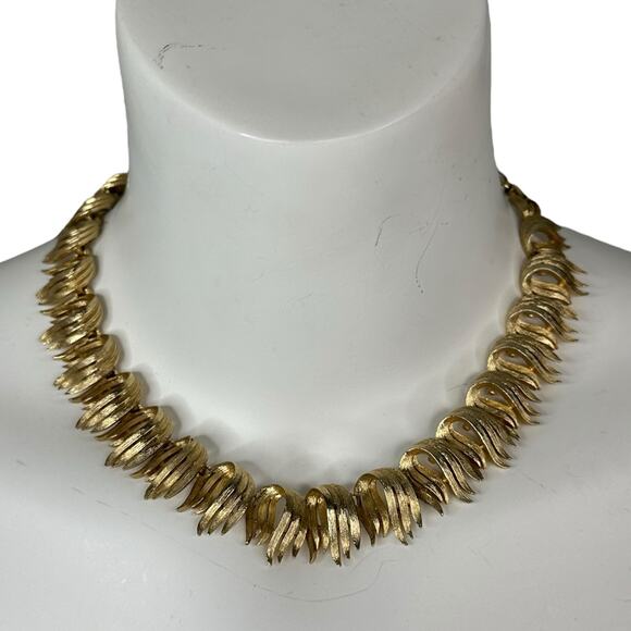 Vintage Lisner Collar Choker Necklace Signed Gold Tone Textured Statement - Picture 1 of 6